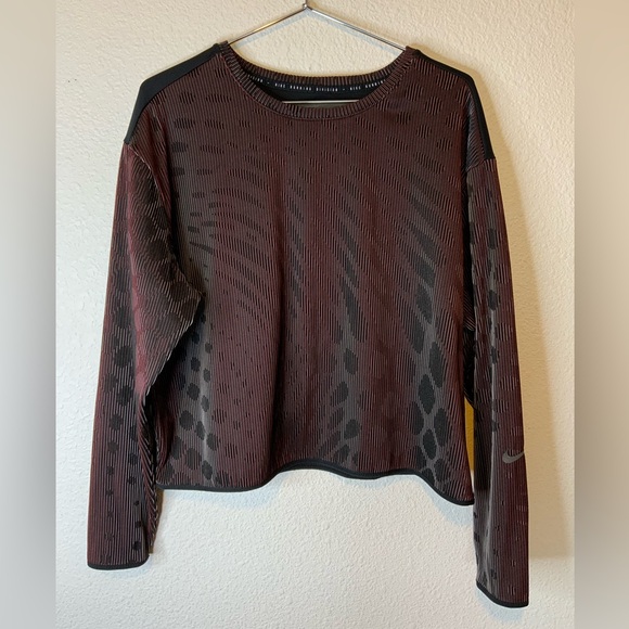 Nike Run Division Women Black Red Mid layer - Picture 2 of 14